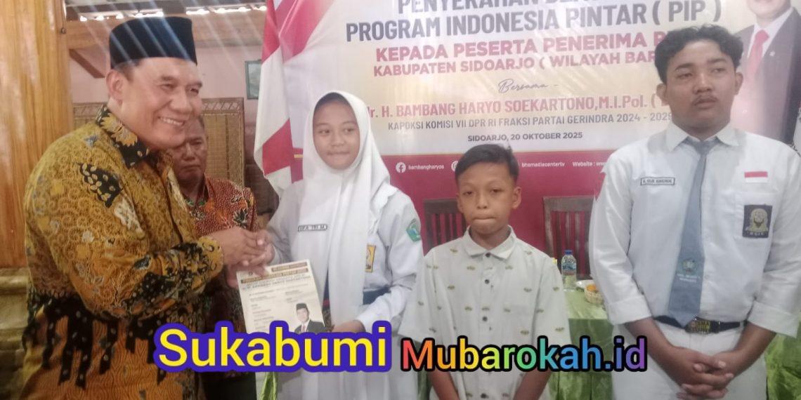 Legislator Gerindra Kembali Serahkan Bantuan PIP untuk Pelajar di Sidoarjo Barat