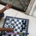 Bocah Kecil Sukabumi Senang Catur, Impikan Seragam Tentara