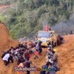 Momen Gotong Royong Petugas dan Warga Aceh Tengah Tarik Truk Pembawa Material Listrik