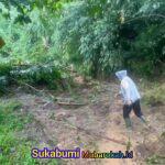 Kapolsek Simpenan Bersama Warga Gotong Royong Tangani Longsor di Desa Loji