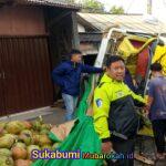 Muatan Kelapa Tumpah ke Jalan, Benturan Dua Truk di Jalur Citarik Palabuhanratu