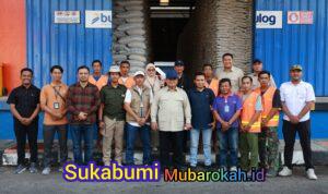 Di Tengah Sidak Gudang Bulog di Magelang, Prabowo Sapa dan Foto Bareng Pegawai