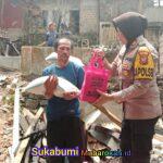 Sehari Usai Kebakaran, Kapolsek Simpenan, AKP Bayu Sunarti Agustina, Turun Langsung Bantu 7 Keluarga Korban di Cigadog